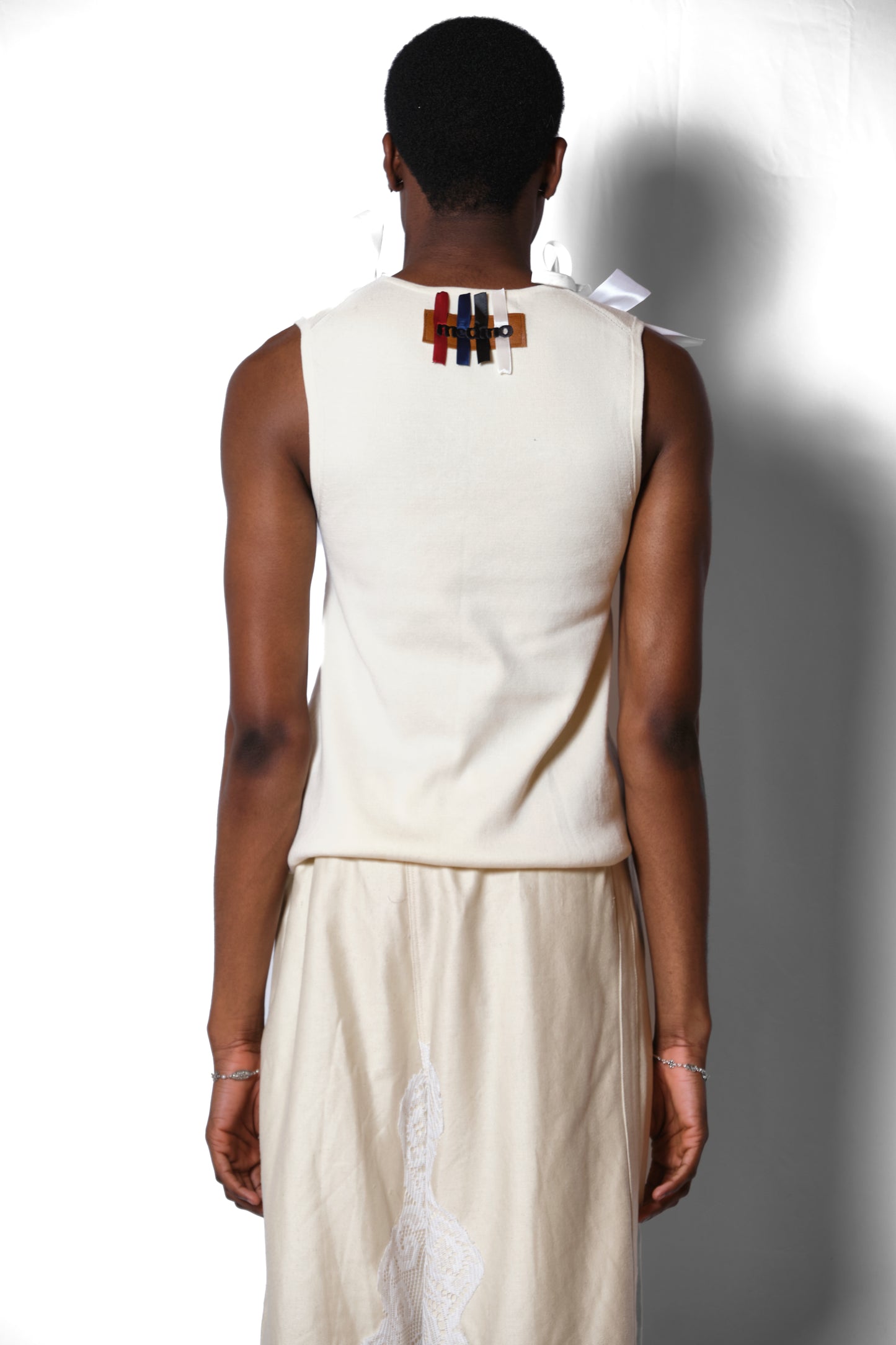 RIBBON COLLAR KNIT VEST