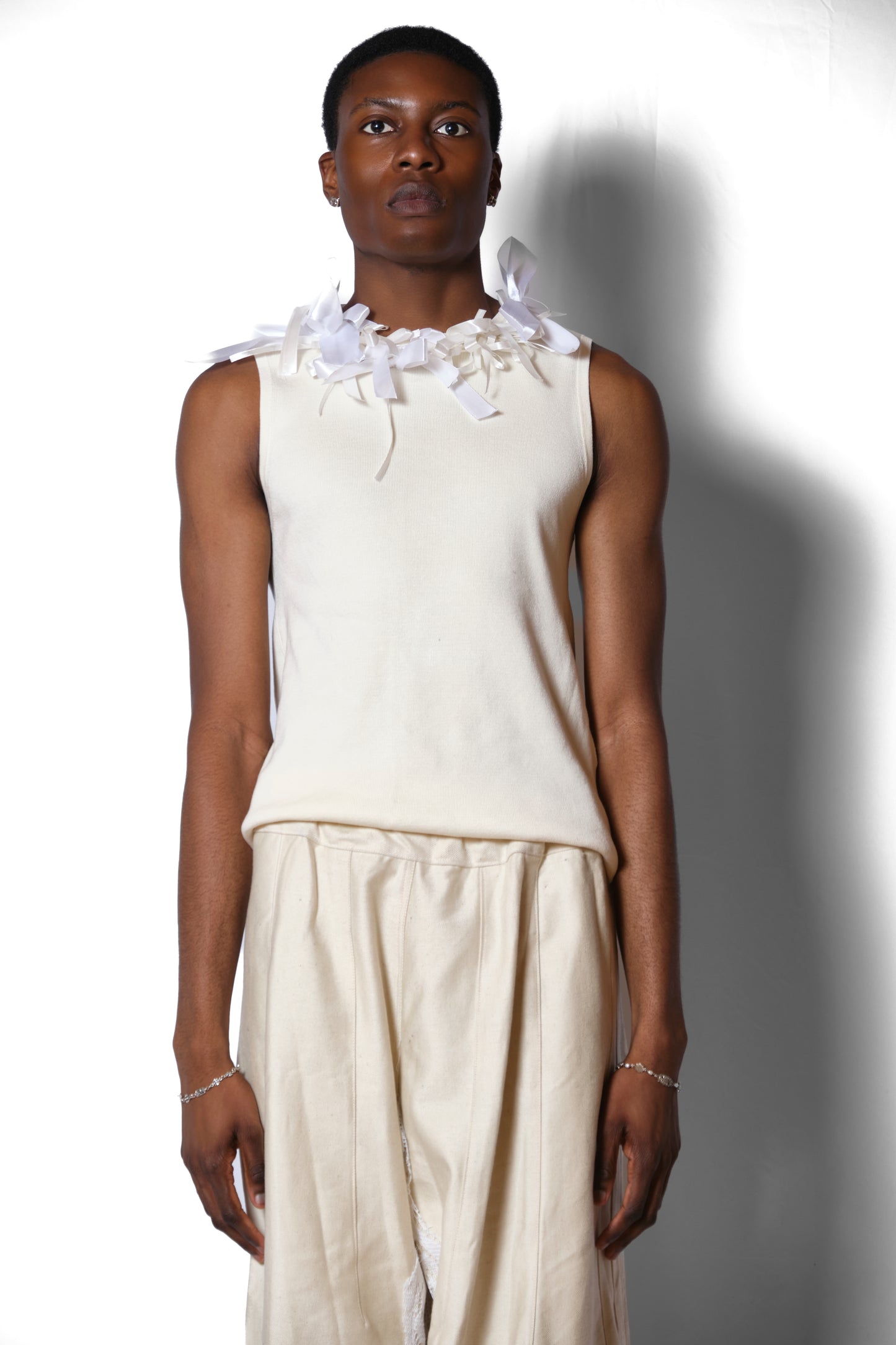 RIBBON COLLAR KNIT VEST